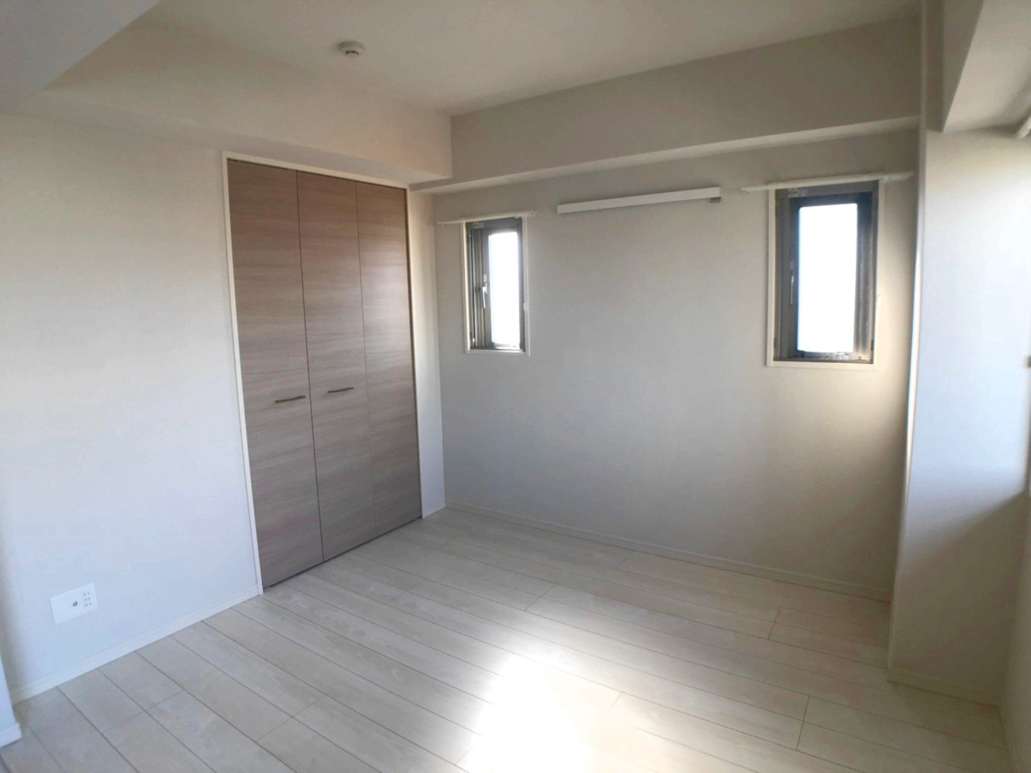 エムズアルテ上小阪の洋室