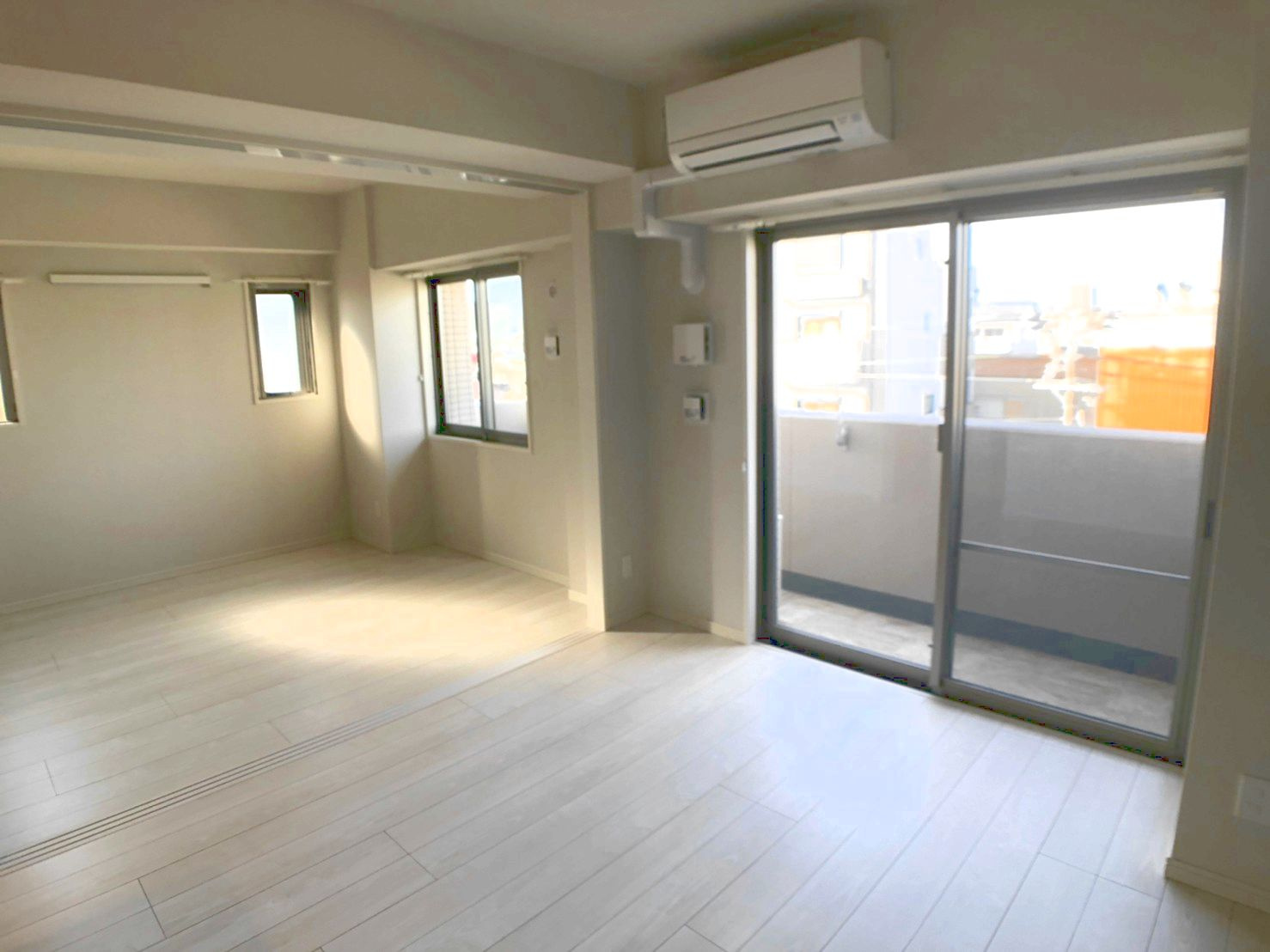 エムズアルテ上小阪の居間・リビング