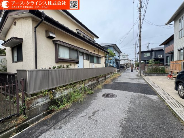 【前面道路含む現地写真】 | 柏市高柳14期　全2区画 | 駅から家までの帰り道が、心地よく感じられる距離。街灯がやさしく照らす住宅街、静かな空気を安心の暮らし。忙しい日常の中で、ふと深呼吸できる場所です。