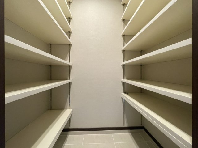 MJRザ・ガーデン鹿児島中央の収納|玄関のシューズインクローゼットの様子です。