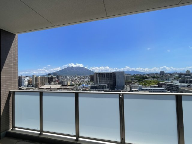 MJRザ・ガーデン鹿児島中央の展望|南東向きバルコニーからは桜島を望むことができます。