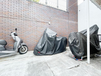 【駐車場】 | バイク置き場。空き区画の有無や駐輪料金、サイズおよび排気量規定などについては、改めてお問い合わせください。～即日のご見学可能～　お問合せはお気軽にどうぞ。