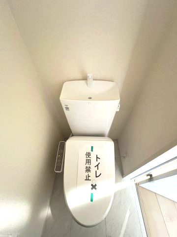 あきる野市五日市　新築戸建全4棟のトイレ|1階トイレには快適な温水洗浄便座付き