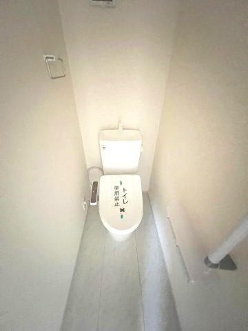 あきる野市五日市　新築戸建全4棟のトイレ|2階トイレには快適な温水洗浄便座付き