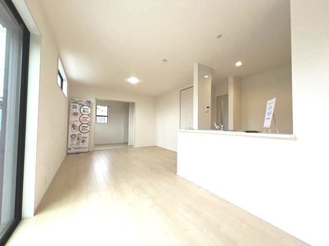 あきる野市五日市　新築戸建全4棟の居間・リビング|ご家族の会話がはずむ、開放的なＬＤＫ