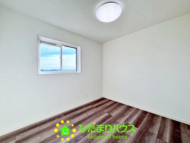 ワイウッドコート羽生市須影第１期　新築一戸建て　02の洋室|落ち着いた色調の洋室です！