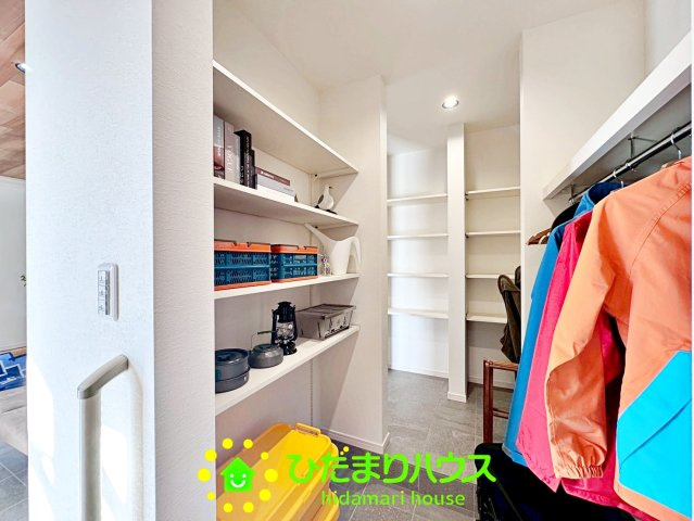 ワイウッドコート羽生市須影第１期　新築一戸建て　02の収納|大型土間収納！