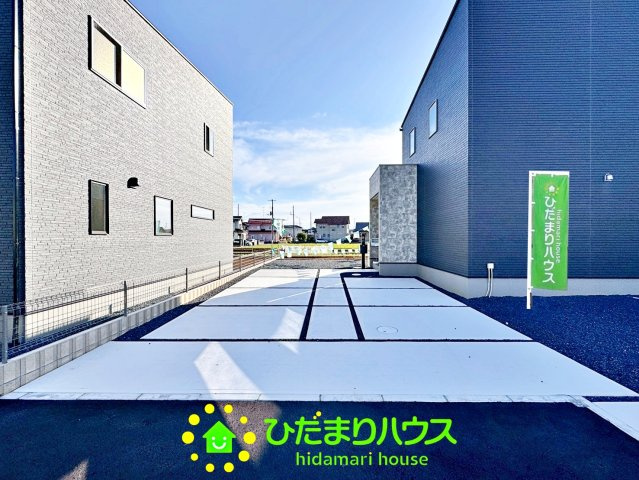 ワイウッドコート羽生市須影第１期　新築一戸建て　02の駐車場|並列2台駐車可能！
