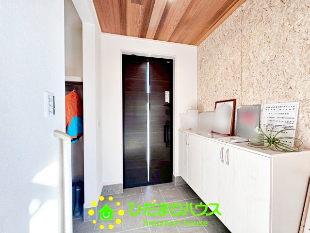 ワイウッドコート羽生市須影第１期　新築一戸建て　02の玄関|ワクワクする玄関です！