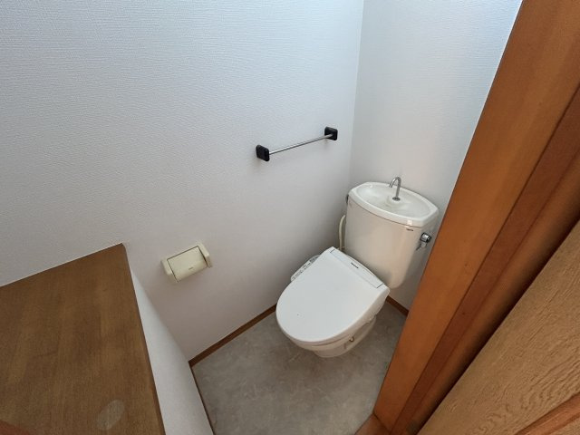 守谷市みずき野７丁目の一戸建てのトイレ|2F トイレ 温水洗浄暖房便座