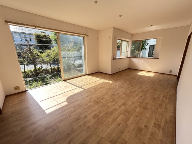 守谷市みずき野７丁目の一戸建ての居間・リビング|リビング１５帖