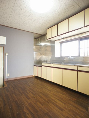 【キッチン】 | 鹿沼千渡戸建貸家 | 便利な吊戸棚が付いています♪