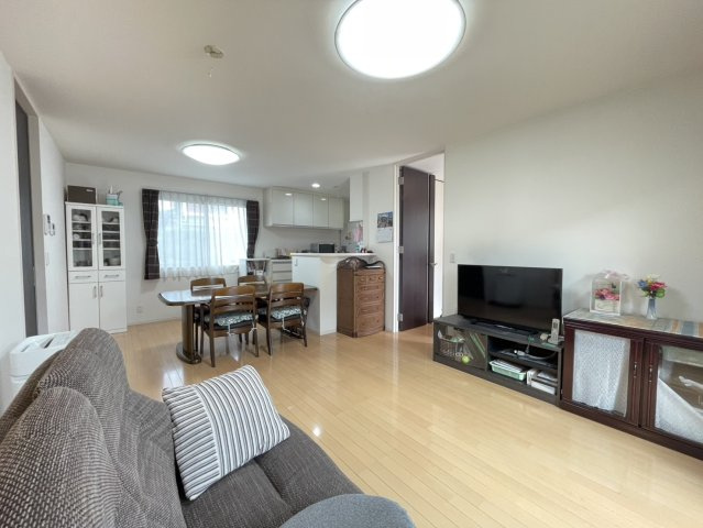 【居間・リビング】 | 花野光ヶ丘1丁目　中古住宅