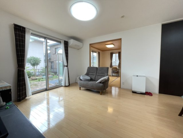 【居間・リビング】 | 花野光ヶ丘1丁目　中古住宅