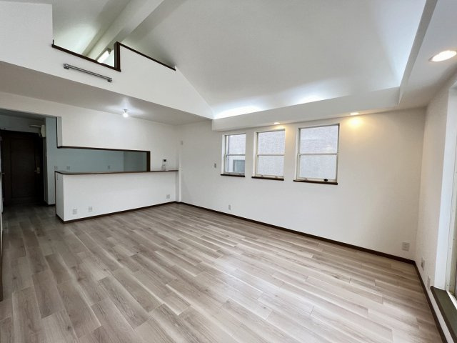 堺市東区大美野　中古戸建ての居間・リビング