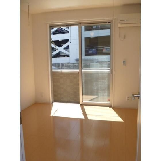 ユーリーセゾンの居間・リビング