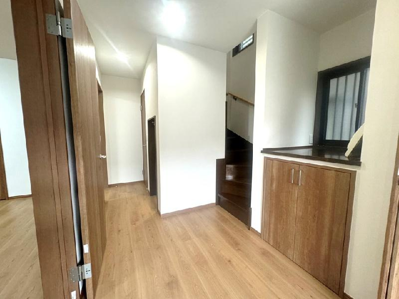 土佐市用石　中古戸建ての玄関