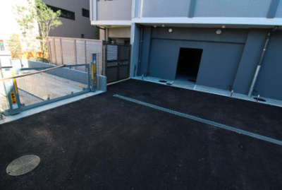 【駐車場】 | グランカーサ曳舟 | 駐車場に車を止められます