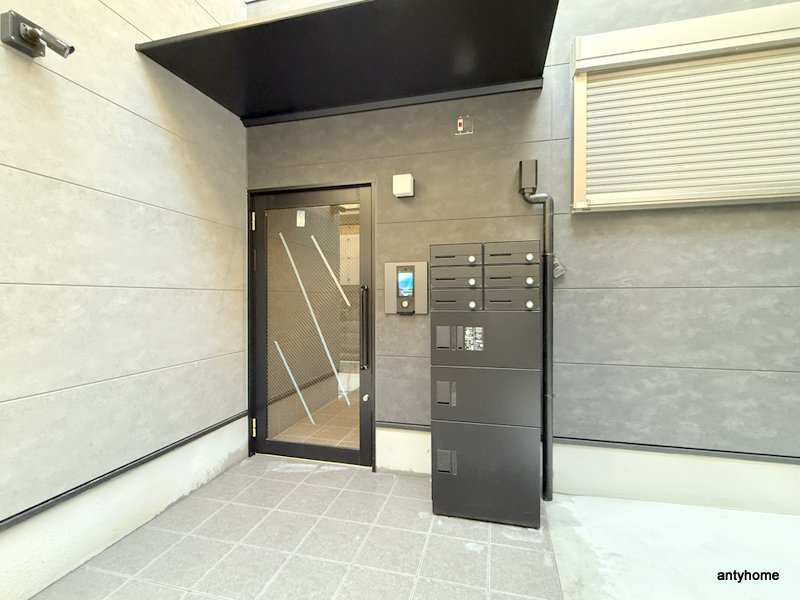 ヴェルメゾン吹田元町　仲介手数料無料のエントランス
