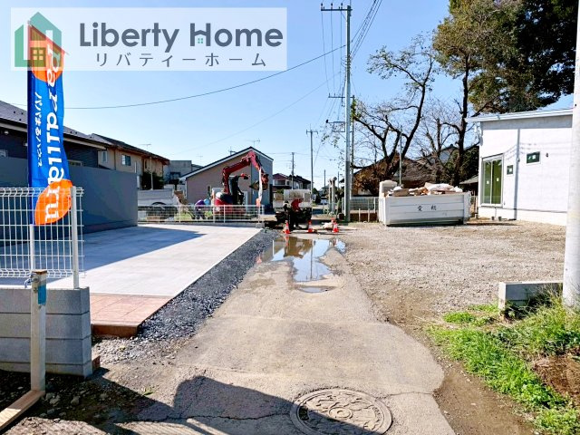 坂東市沓掛　新築戸建の前面道路含む現地写真