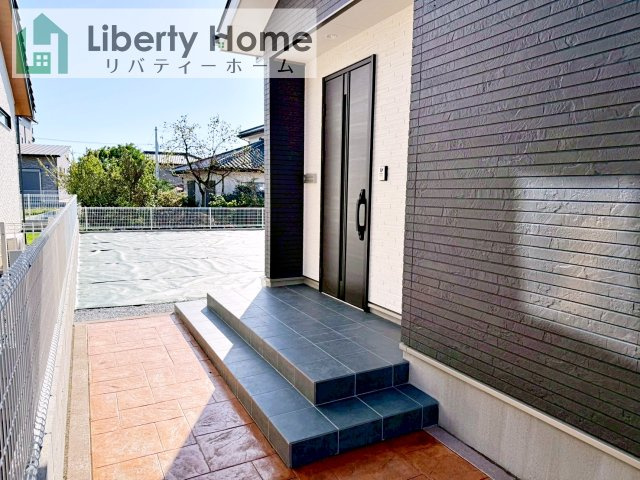 坂東市沓掛　新築戸建の玄関