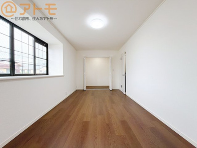 【寝室】 | 焼津市本町3丁目　中古戸建 | 各居室に収納がついているので、部屋の中をすっきり見せることができますね！