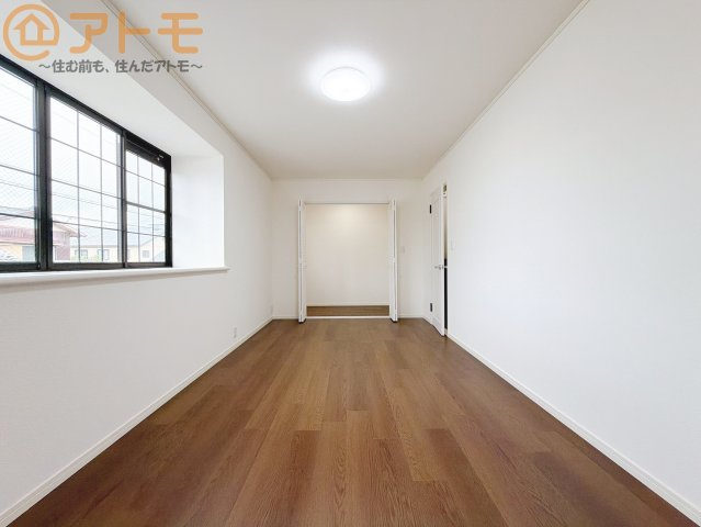 【寝室】 | 焼津市本町3丁目　中古戸建 | 各居室に収納がついているので、部屋の中をすっきり見せることができますね！