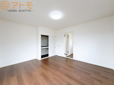 【子供部屋】 | 焼津市本町3丁目　中古戸建 | コンパクトで落ち着いた空間で、書斎や趣味部屋としても使用できます♪