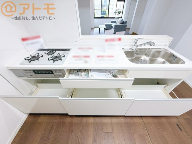 【キッチン】 | 焼津市本町3丁目　中古戸建 | 大容量システムキッチン♪お料理スペースやシンク広々！毎日の家事をしっかりサポート♪