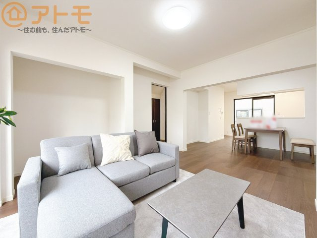 【居間・リビング】 | 焼津市本町3丁目　中古戸建 | 家族団らんのイメージは、リビングを思い浮かべませんか？リビングこそ広々としたお部屋が良いですね♪