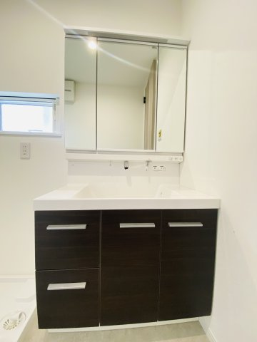 【独立洗面台】 | 所沢市西所沢　新築 | 三面鏡シャンプードレッサー