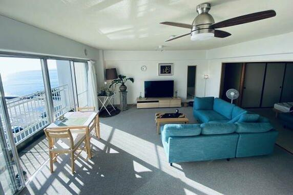 ヴィラ南熱海の居間・リビング