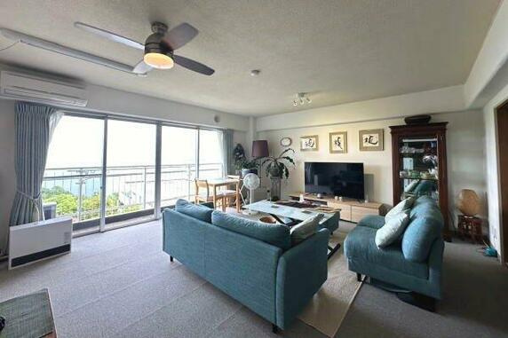 ヴィラ南熱海の居間・リビング