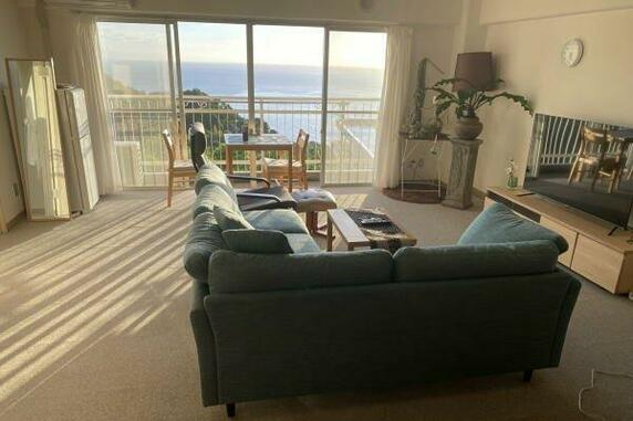 ヴィラ南熱海の居間・リビング