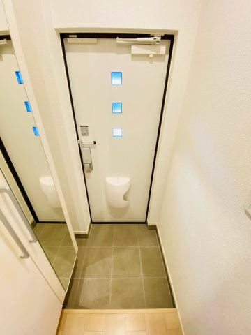 【玄関】 | ※類似物件のお写真です。