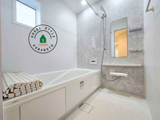 熊本市西区池田3丁目第1-２棟（1号棟）の浴室|1日の疲れを癒してくれる広々バスルーム。雨の日のお洗濯にも大活躍な浴室乾燥機付です！