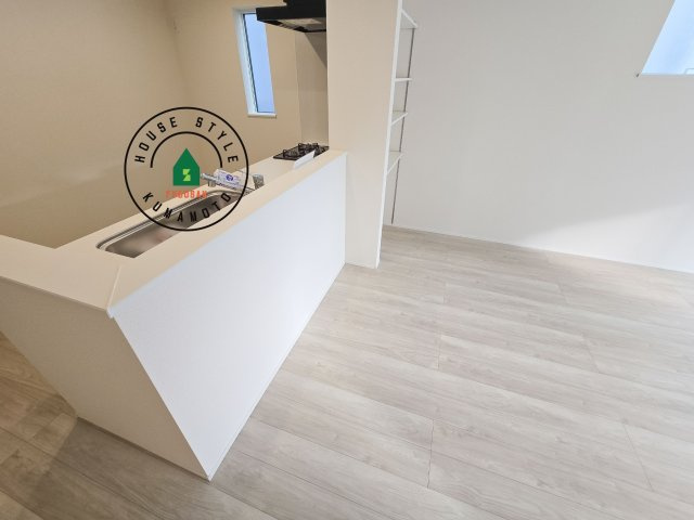 熊本市西区池田3丁目第1-２棟（1号棟）のダイニング|キッチンから立ち込める香りが今日の料理を期待させます。