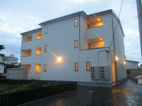 ソワサントセーズ下ノ橋の外観