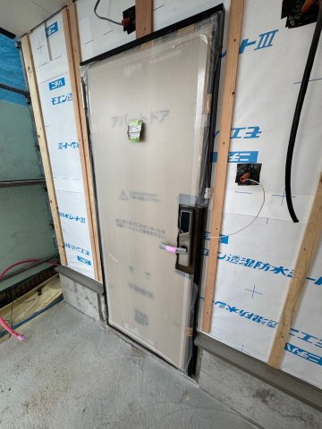 川崎市多摩区枡形３丁目のアパートの玄関