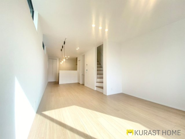 京都市南区久世大薮町　新築戸建の居間・リビング