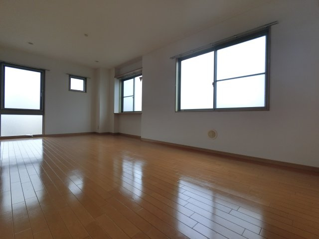 BAY SIDE COURT壱番館の居間・リビング