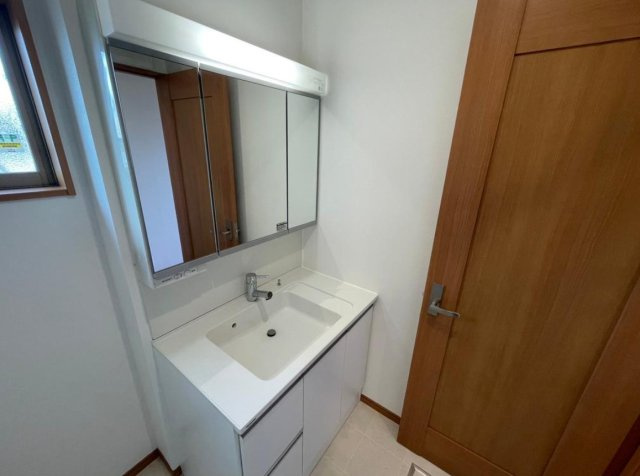 横浜市栄区長沼町 中古戸建て【仲介手数料無料】の独立洗面台