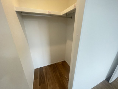 【収納】 | 沖縄市美里6丁目（全9棟）11号棟 | 11号棟　洋室6帖＋WIC付き♪（WIC×2部屋）