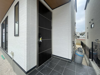 【玄関】 | 沖縄市美里6丁目（全9棟）11号棟 | 11号棟　スマートキー付き♪