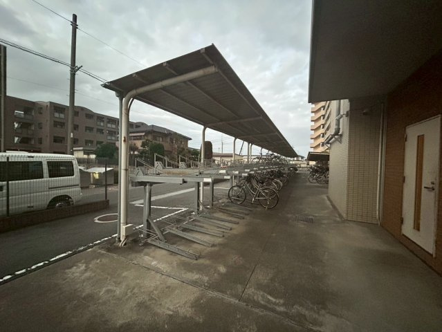 プレジール牛久オペラスクエアの駐輪場
