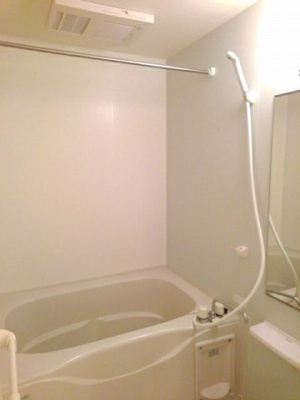 【浴室】 | Ａｃｒｏｓｓ・Ｂｅｎ－Ｙ | コンパクトで使いやすいお風呂です