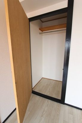 メゾン惟信の収納|こまごまとしたものを収納できそうですね