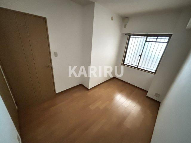 リバーカントリーガーデン京橋の洋室