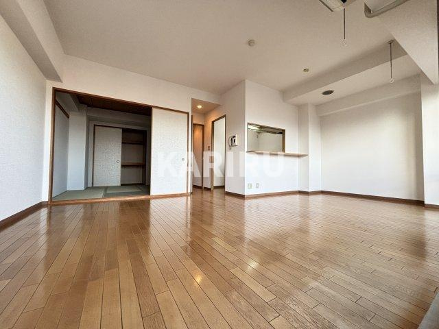 リバーカントリーガーデン京橋の居間・リビング