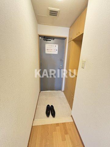 リバーカントリーガーデン京橋の玄関